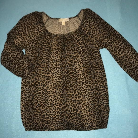 𝅺MICHAEL KORS peasant leopard print blouse long sleeves silky soft NEW size S - Picture 2 of 10